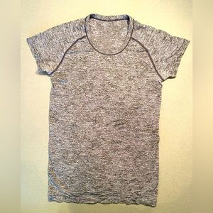 Lululemon Short Sleeve Workout Tee Shirt, Crew‎ Neck, Size 10